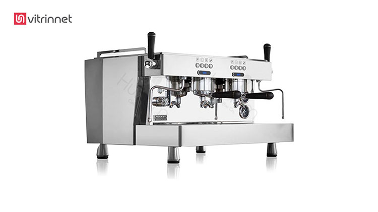 دستگاه‌های قهوه ساز صنعتی در ابعاد بزرگ و ظرفیت‌های بیشتر معمولا در کافی‌شاپ‌ها و رستوران‌ها که تعداد سرو قهوه به ویژه قهوه اسپرسو در آن‌ها زیاد است، مورد استفاده قرار می‌گیرند.